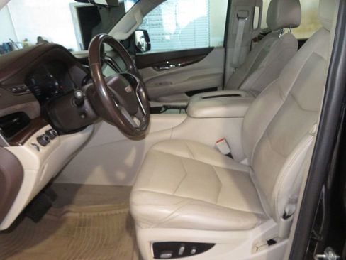 Used 2017 Cadillac Escalade Premium Luxury image 16