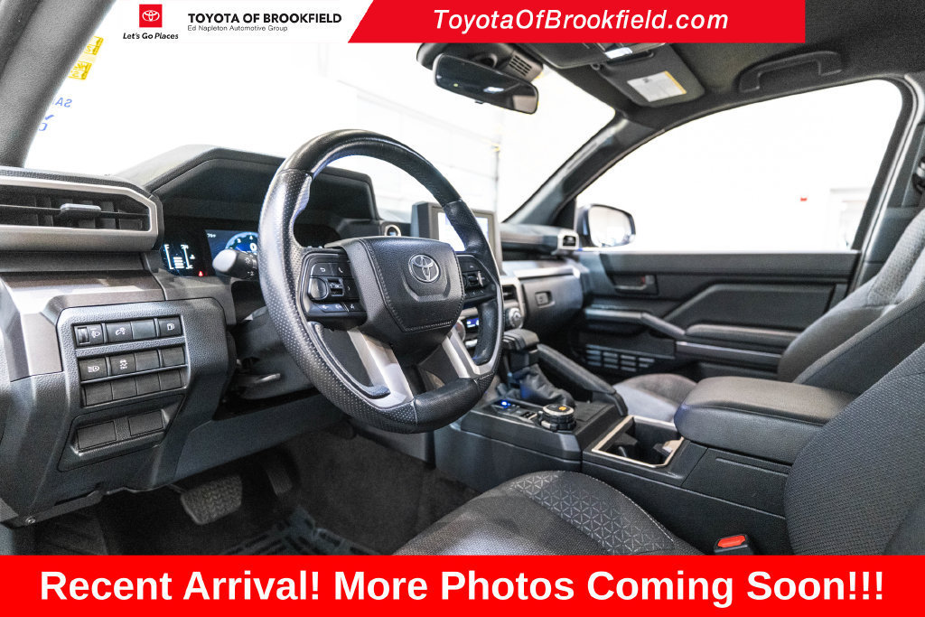 Used 2025 Toyota 4Runner SR5 AWD/4WD image 4