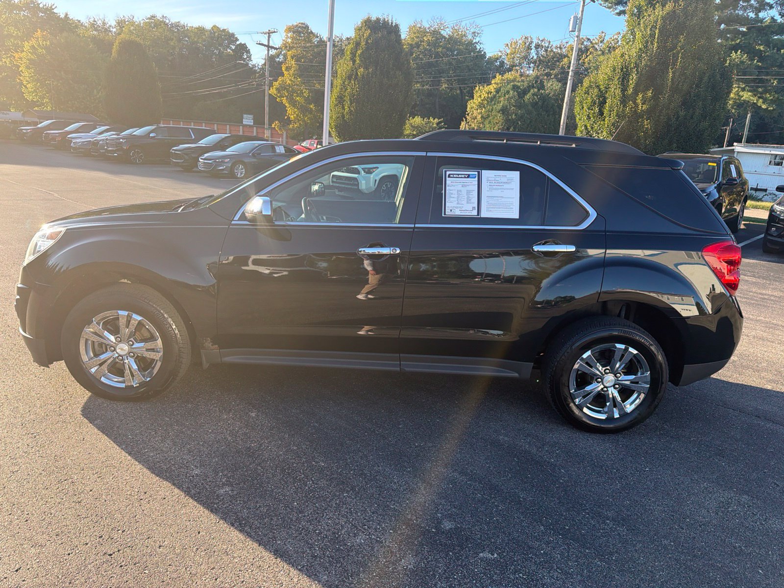 Used 2015 Chevrolet Equinox LT w/ Driver Convenience Package FWD image 2