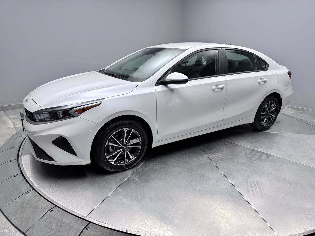 Used 2023 Kia Forte LXS w/ LXS Technology Package FWD image 1