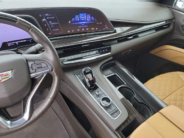 Used 2022 Cadillac Escalade Premium Luxury w/ Performance Package AWD/4WD image 32