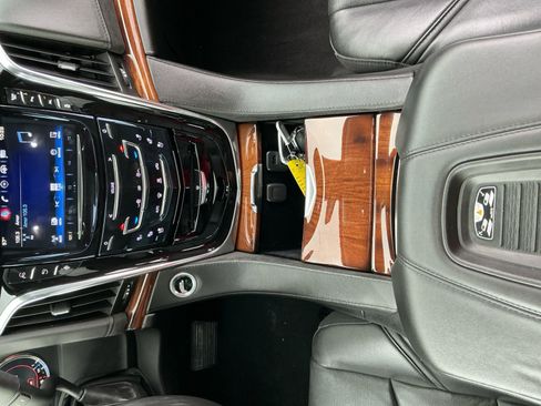 Used 2016 Cadillac Escalade Luxury image 15