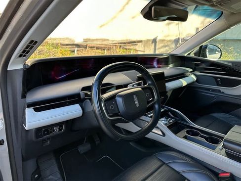 Used 2024 Lincoln Nautilus Reserve image 2