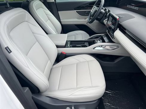 New 2026 Lincoln Nautilus Premier AWD/4WD image 14