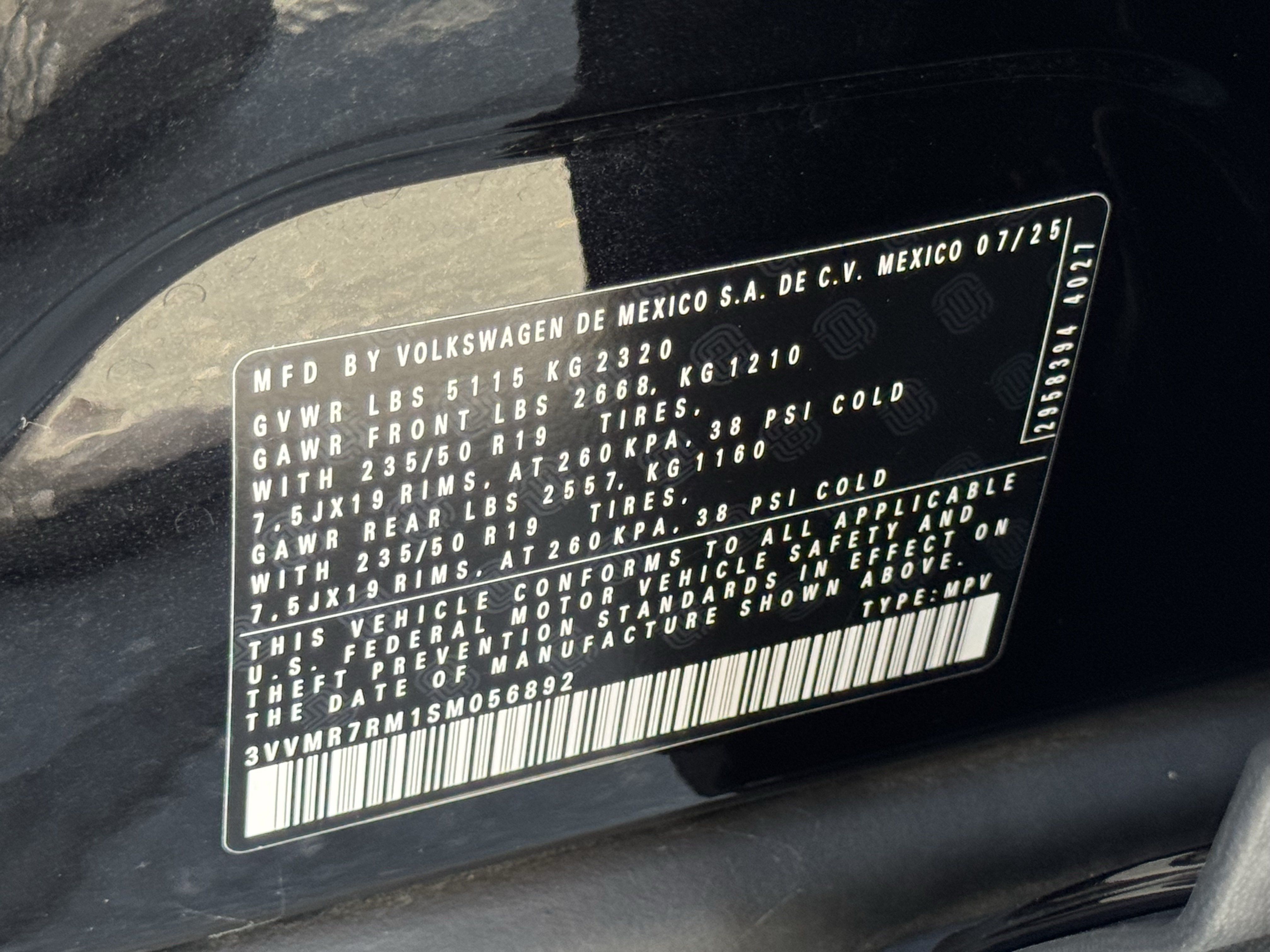 Certified 2025 Volkswagen Tiguan SE AWD/4WD image 38