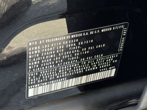 Certified 2025 Volkswagen Tiguan SE AWD/4WD image 38