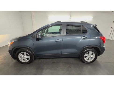 Used 2022 Chevrolet Trax LT w/ LT Convenience Package FWD image 5