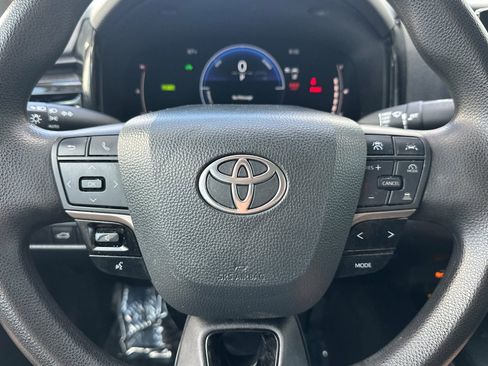 Used 2025 Toyota Camry SE FWD image 23