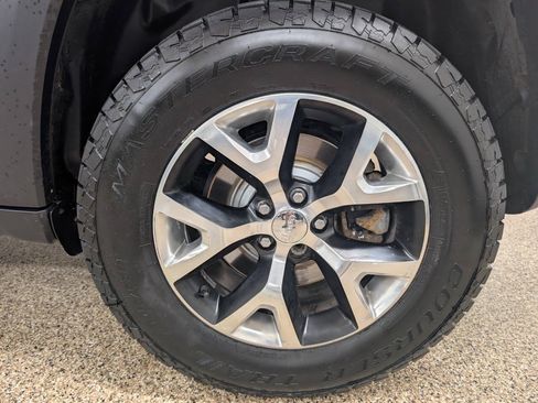 Used 2016 Jeep Cherokee Trailhawk w/ Leather Interior Group AWD/4WD image 21