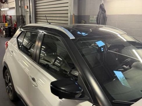 Used 2019 Nissan Kicks SR FWD image 9