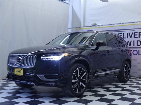 Used 2023 Volvo XC90 B5 Plus w/ Protection Package Premier AWD/4WD image 4