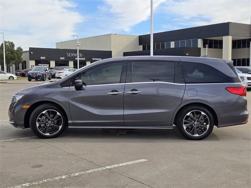 Used 2024 Honda Odyssey Elite image 3