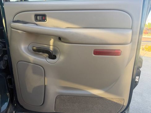 Used 2005 Chevrolet Avalanche Z71 w/ Sun And Sound Package AWD/4WD image 27