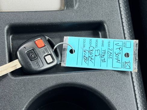Used 2012 Toyota FJ Cruiser 4WD w/ Upgrade Pkg image 40