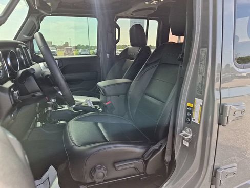 Used 2023 Jeep Wrangler Unlimited Sahara AWD/4WD image 13