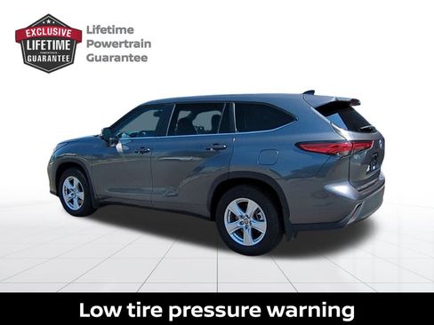 Used 2023 Toyota Highlander LE image 7