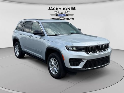 Used 2025 Jeep Grand Cherokee Laredo X w/ Luxury Tech Group I AWD/4WD image 7