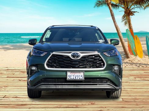 Used 2023 Toyota Highlander XLE image 8