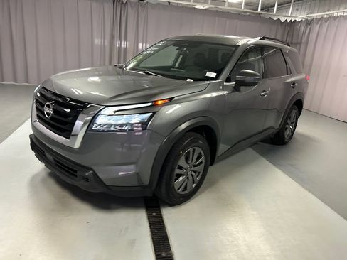 Used 2025 Nissan Pathfinder SV AWD/4WD image 3