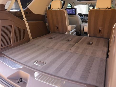 Used 2021 GMC Yukon Denali w/ Denali Premium Package image 14