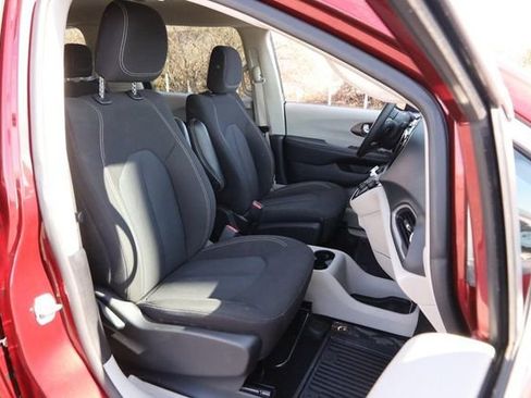 Used 2023 Chrysler Voyager LX image 26