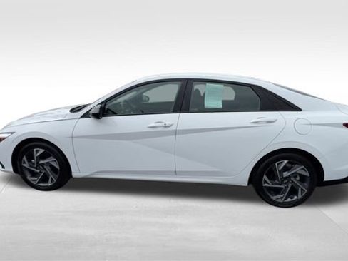 Used 2025 Hyundai Elantra Sport FWD image 3