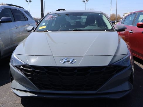 Used 2022 Hyundai Elantra SEL image 11
