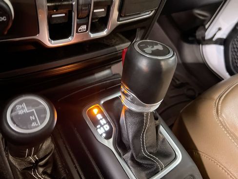 Used 2021 Jeep Wrangler Unlimited Sahara AWD/4WD image 18