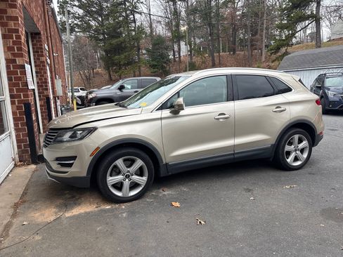 Used 2017 Lincoln MKC Premiere image 3