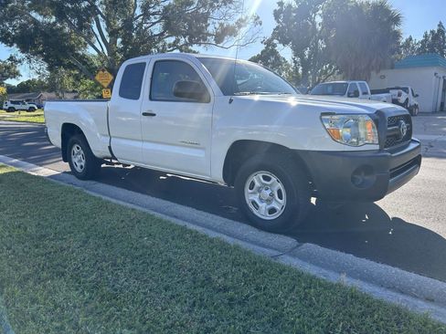 Used 2011 Toyota Tacoma 2WD Access Cab w/ Convenience Pkg image 2