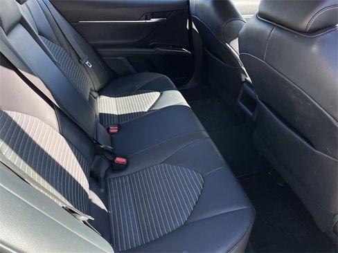 Used 2020 Toyota Camry SE image 19
