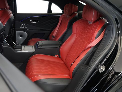 Used 2022 Bentley Flying Spur Plug-In Hybrid AWD/4WD image 24