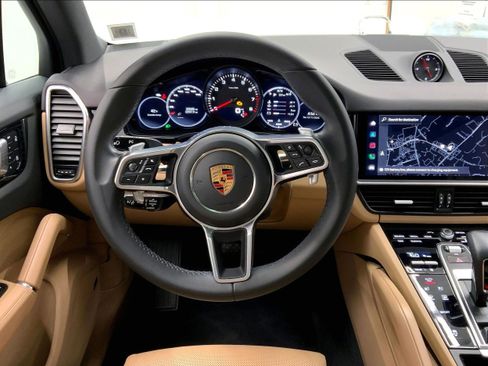 Used 2023 Porsche Cayenne Platinum Edition image 13
