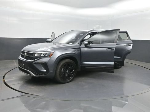 Used 2022 Volkswagen Taos SE w/ Panoramic Sunroof Package image 36