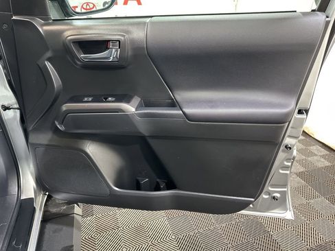 Used 2023 Toyota Tacoma TRD Off-Road w/ Technology Package AWD/4WD image 9