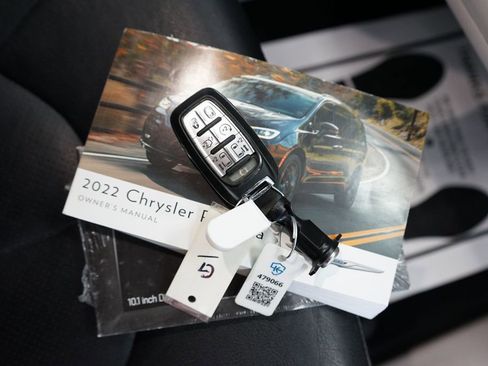 Used 2022 Chrysler Pacifica Touring-L FWD image 59