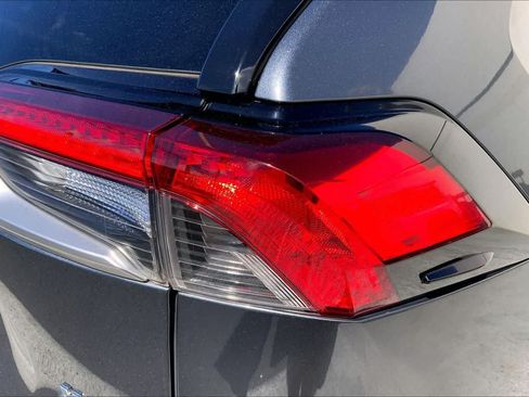 Used 2022 Toyota RAV4 XSE AWD/4WD image 32