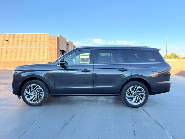 Used 2025 Lincoln Navigator Reserve AWD/4WD image 10