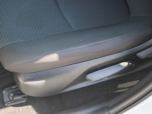 Used 2021 Toyota RAV4 LE FWD image 22