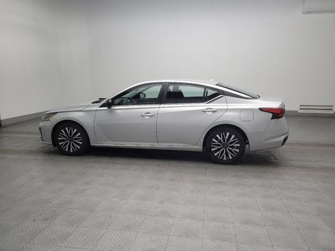 Used 2024 Nissan Altima 2.5 SV image 3