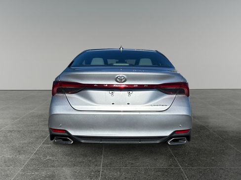 Used 2019 Toyota Avalon Limited image 6