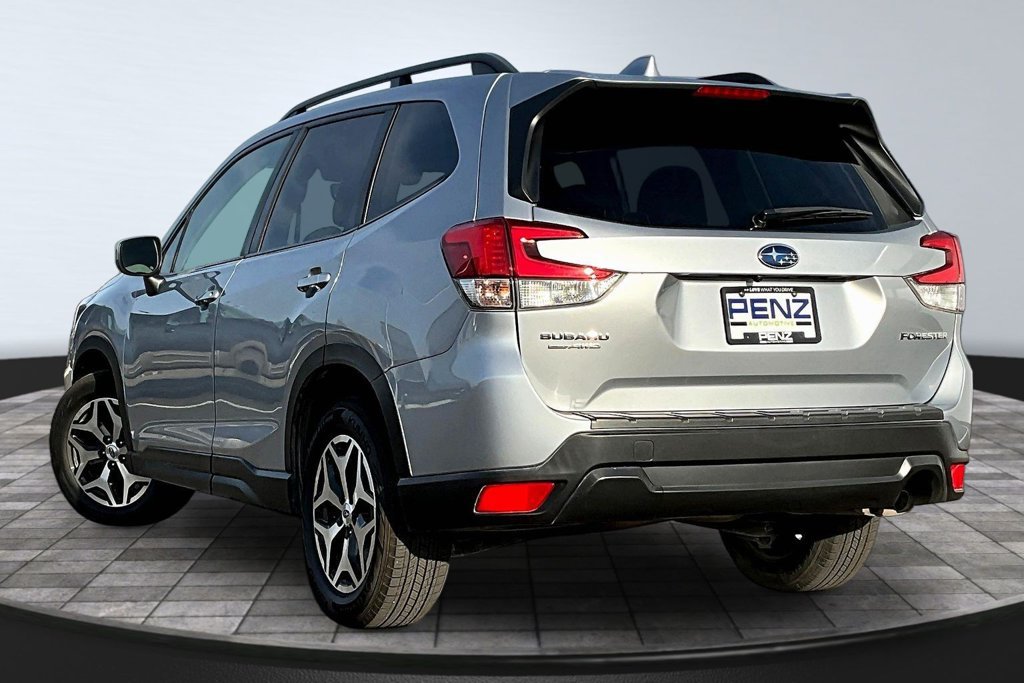 Used 2019 Subaru Forester Premium AWD/4WD image 4