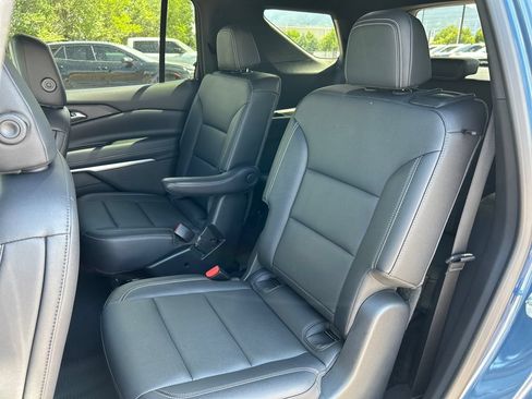 Used 2025 Chevrolet Traverse LT AWD/4WD image 19
