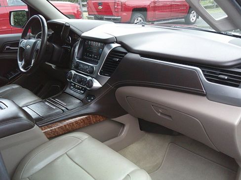 Used 2017 Chevrolet Suburban Premier AWD/4WD image 20