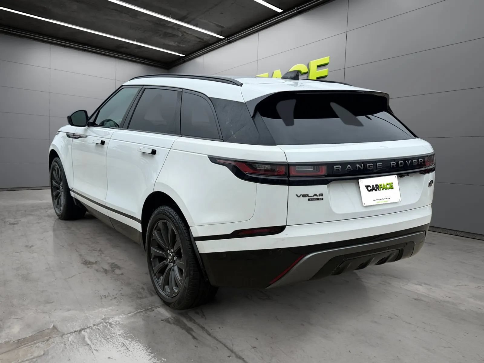 Used 2018 Land Rover Range Rover Velar R-Dynamic SE AWD/4WD image 8