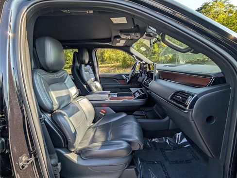 Used 2023 Lincoln Navigator L Reserve image 11
