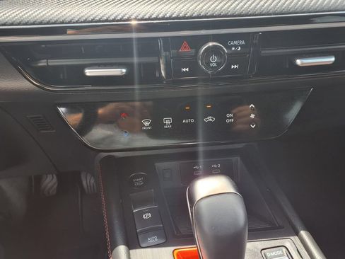 Used 2025 Nissan Kicks SR FWD image 13