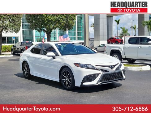 Used 2022 Toyota Camry SE w/ Audio Upgrade Package image 1