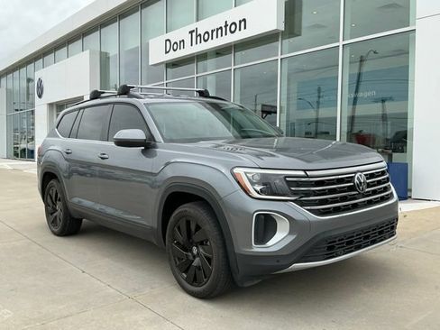 Certified 2024 Volkswagen Atlas SE w/ Black Wheel Package FWD image 1