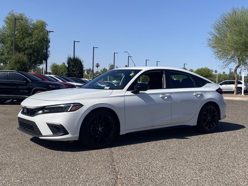 Used 2024 Honda Civic Sport image 2